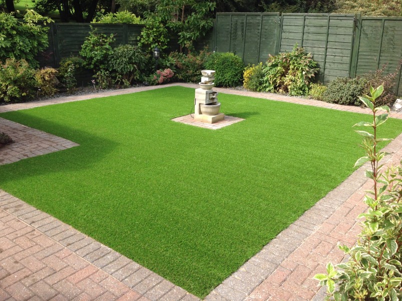 An easy method to install the turf in your home